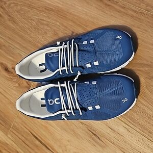 On Running Cloud sneakers